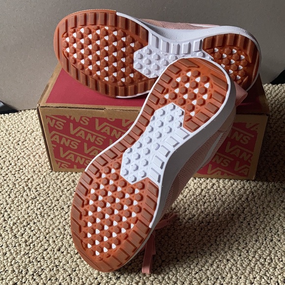 New Vans Ultrarange Sneakers (Women’s US 5.5) - Picture 5 of 5